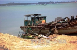 Chấn chỉnh tình trạng khai thác cát bừa bãi trong hồ Dầu Tiếng 